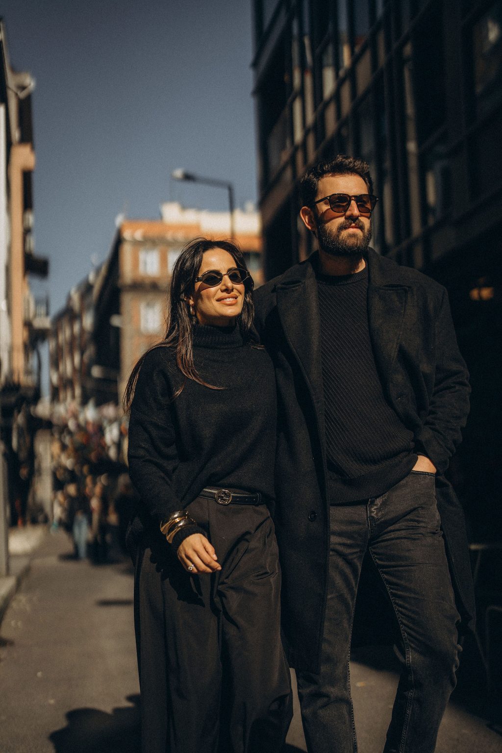 Deniz und Beytullah in einer Straße in Istanbul