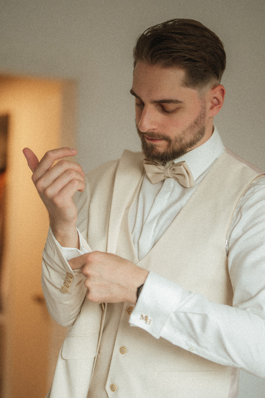 Getting Ready des Bräutigams, Hochzeit von Lavinia und Mike bei Augsburg, Koray Design