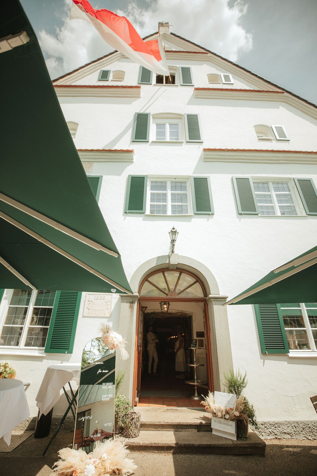Gasthof Munding, Hochzeit von Lavinia und Mike bei Augsburg, Koray Design