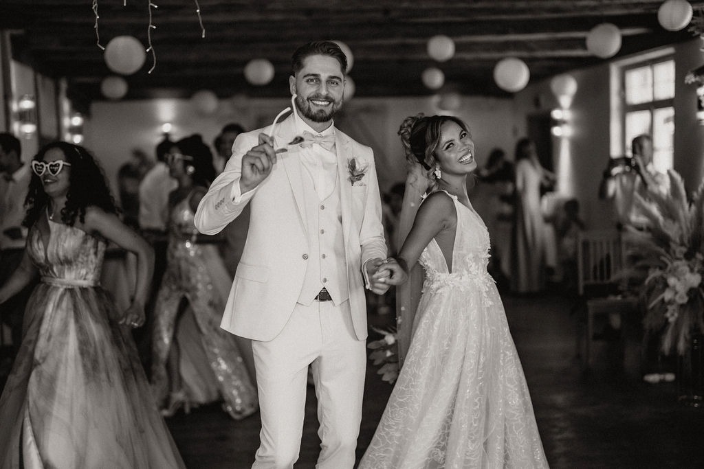 Hochzeitsfeier und Tortenanschnitt, Hochzeit von Lavinia und Mike bei Augsburg, Koray Design