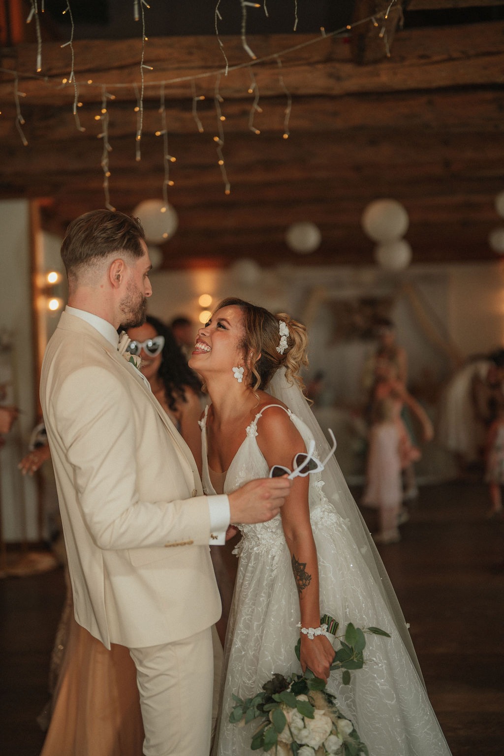 Hochzeitsfeier und Tortenanschnitt, Hochzeit von Lavinia und Mike bei Augsburg, Koray Design