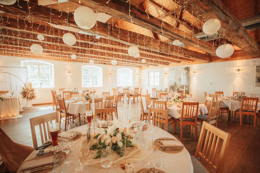 Gasthof Munding, Hochzeit von Lavinia und Mike bei Augsburg, Koray Design