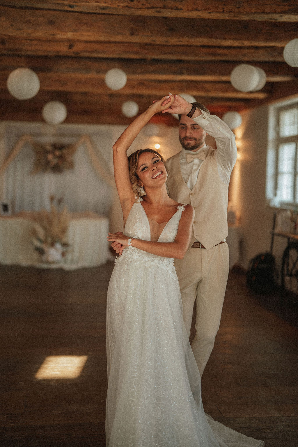 Hochzeitsfeier und Tortenanschnitt, Hochzeit von Lavinia und Mike bei Augsburg, Koray Design