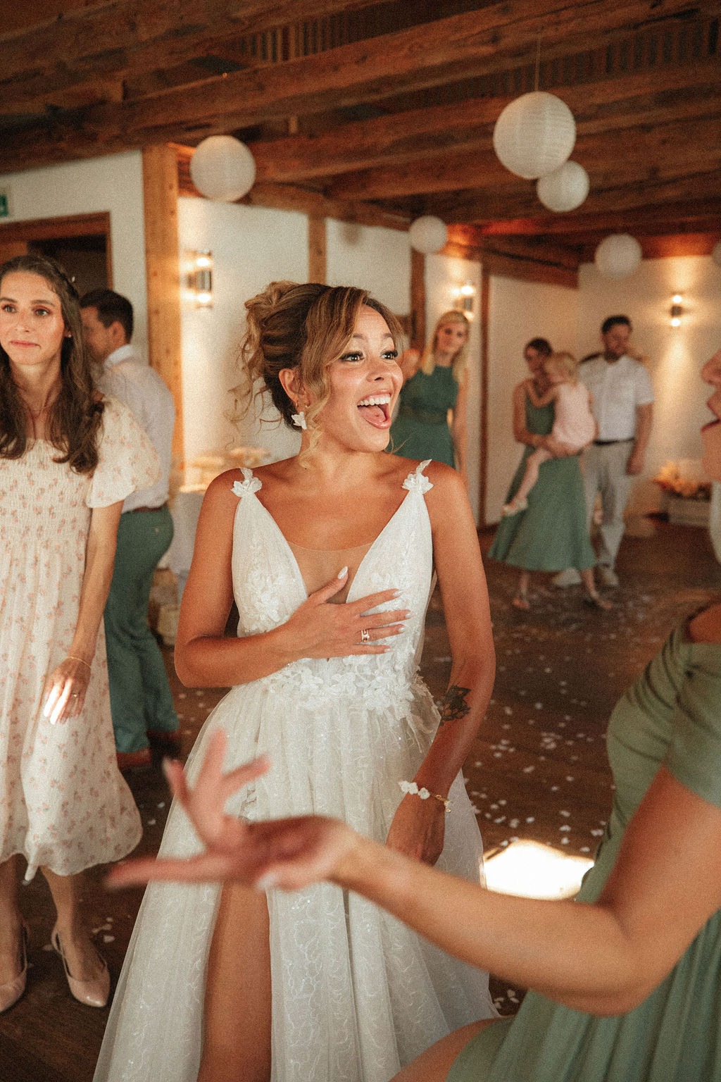 Hochzeitsfeier und Tortenanschnitt, Hochzeit von Lavinia und Mike bei Augsburg, Koray Design